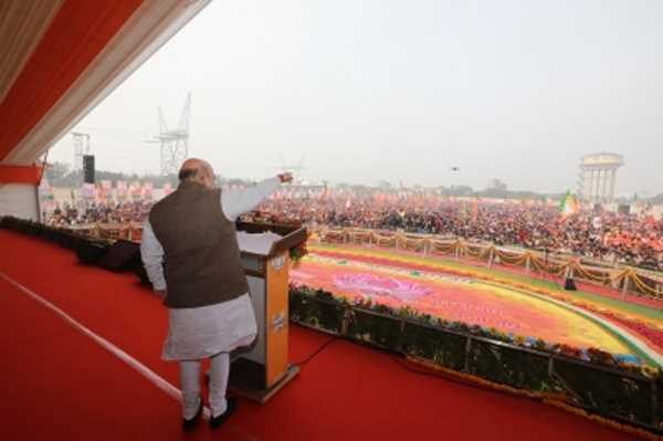 समाजवादी इत्र की दुर्गंध पूरे उत्तर प्रदेश में फैल रही है : अमित शाह समाजवादी इत्र की दुर्गंध पूरे उत्तर प्रदेश में फैल रही है : अमित शाह